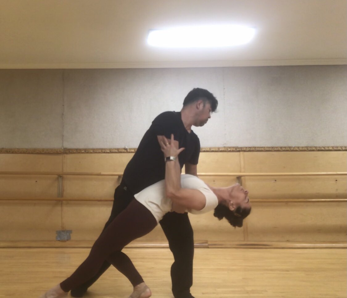 janieandlouie's tweet photo. Working on something new π
Day one of #choreography for a brand new theatricalarts/showdance #ballroomcompetition piece.
#dance #dancers #ballroomdance #dancesport https://t.co/i8JtkjtzP2