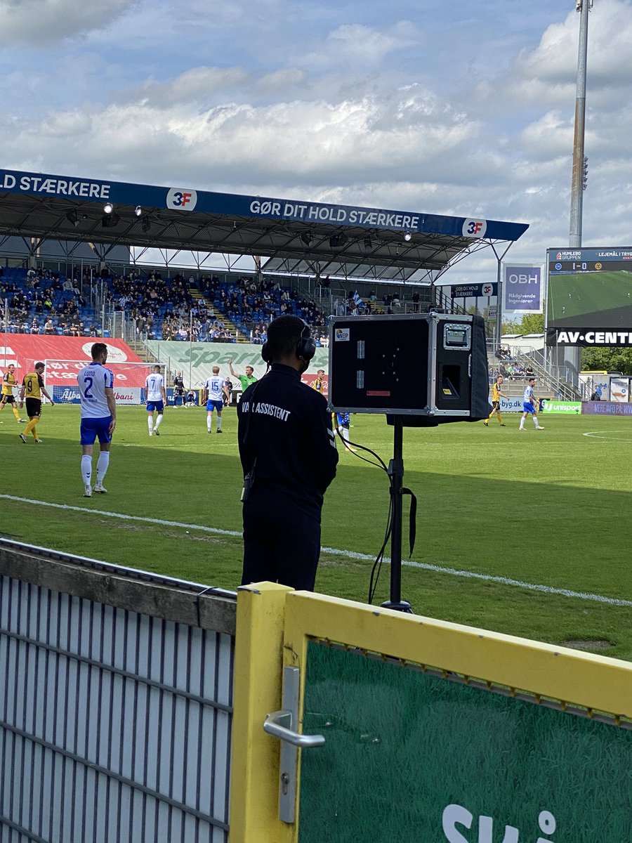 maumorten's tweet photo. @Odense_Boldklub kunne VAR-kasserne ikke stilles et sted, hvor de ikke forstyrrer udsynet for de nederste rækker i sektion A på Odense Stadion? Det til trods var det fantastisk at være på stadion igen. Tak for sejren🙏 #sldk #obach https://t.co/lHuVGSIxOW
