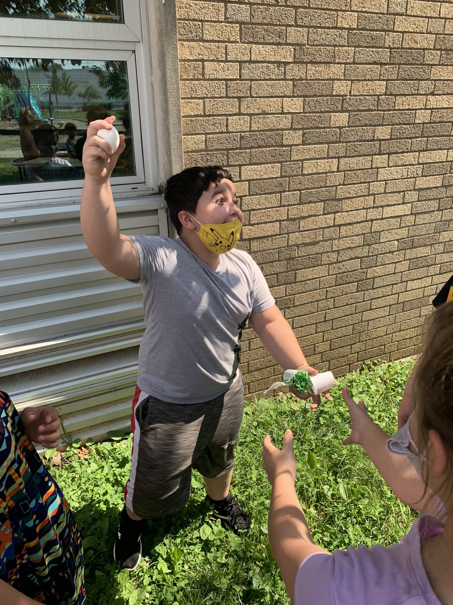 msgoldygraham's tweet photo. Egg drop challenge egg-citement!!  @LPASlou https://t.co/jTqpE3A4CD