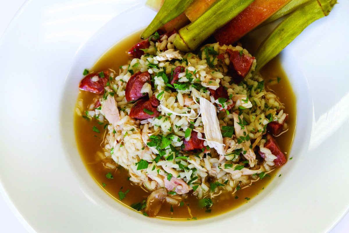 Discover_SC's tweet photo. Pick up some secrets from South Carolina's signature dishes from people who know them best: our South Carolina Chef Ambassadors! Request your free #SCVG copy today and start planning your next adventure in the Palmetto State. https://t.co/vFzdA9C426 #DiscoverSC https://t.co/j6RhDwpi8v