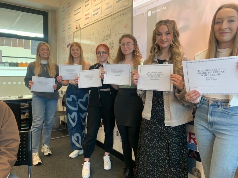 L6FC's tweet image. On Friday, we said goodbye to our Year 13 A Level English Literature and Language students. They marked the occasion with their own awards ceremony! 🏆

We wish you the best of luck with your next steps! ⭐