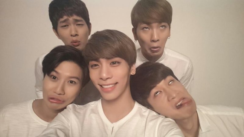 __Papilio's tweet photo. "5늘이 기쁜 2유는 5늘도 함께라서"
5HINee 사랑해💎💎💎💎💎

#SHINee #샤이니
#Debut_Anniversary🎉 #SHINeeDay💎 https://t.co/I9ngIcDMCr