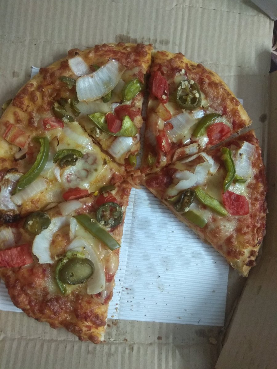 hinitinjain's tweet photo. @dominos @dominos_india @dominos  

 order number 127 , 2 stale pizza food delivered at 6:45 , harmful for my health, store manager not attending complaint namely trilok &amp; Vishnu , pratap nagar , jaipur rajasthan, complaint ticket number raised in ur app 855186, need replacement https://t.co/CYvlhCbdV6