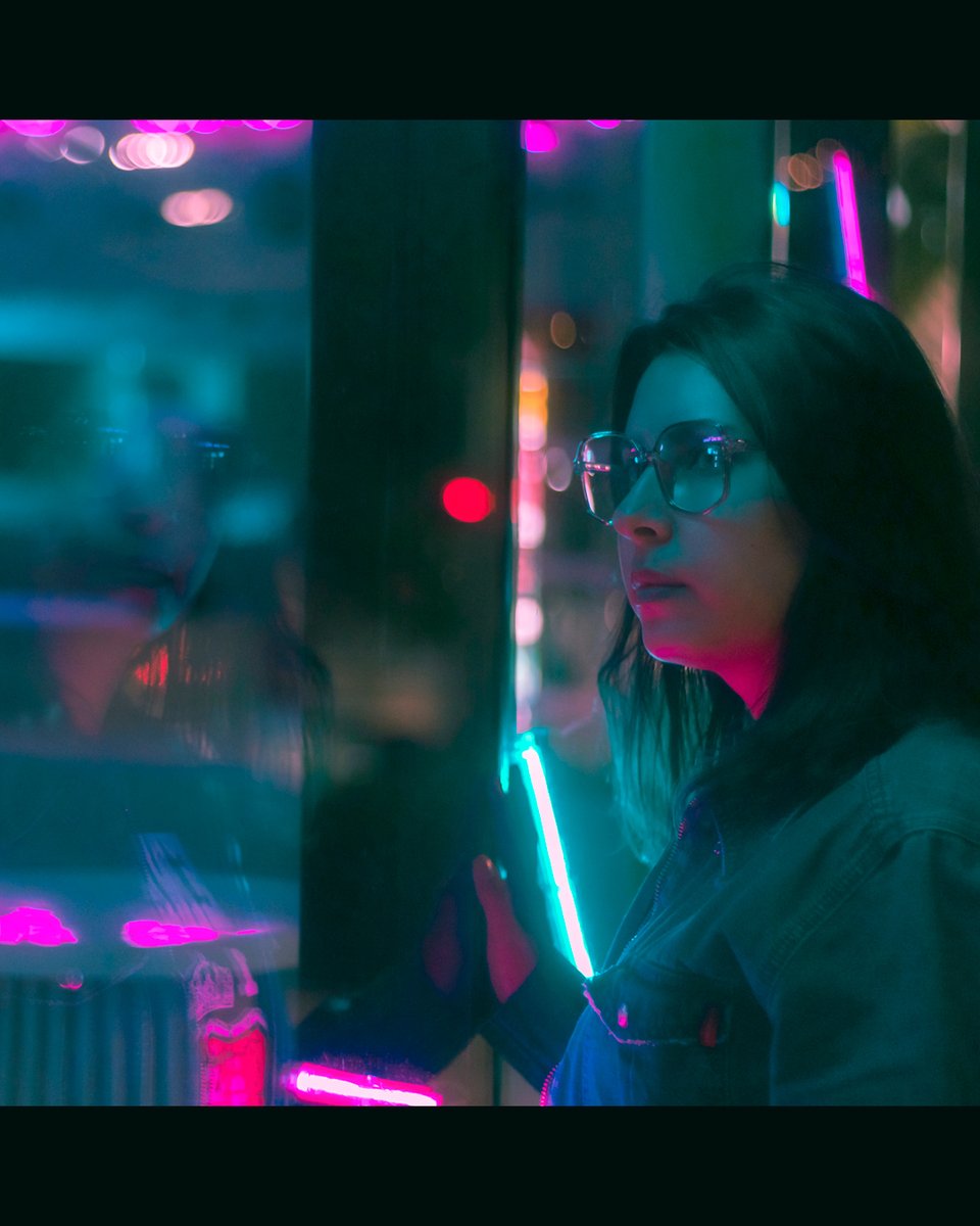 viniciusgepeto's tweet photo. Agora eu desenho, toco guitarra e to comeΓ§ando a tirar fotos π
#portraitphotography #photography #cyberpunk #nightphotography #nighttime #neon #neonvibes #bladerunner2049 #donutsbylu #canonsl2 #canon200D #wongkarwai #cinematic #nicolaswindingrefn https://t.co/mIcqKPelD1