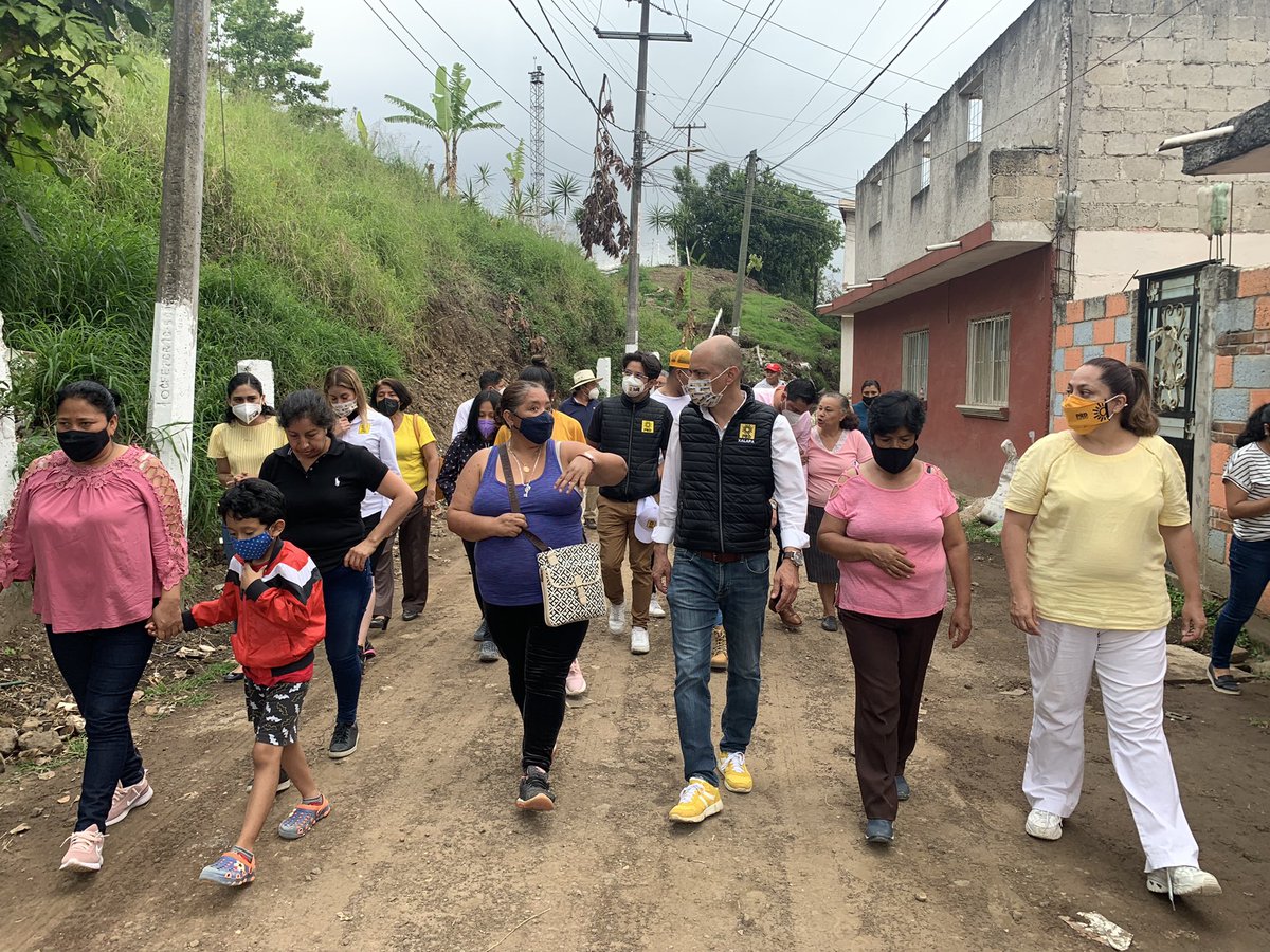 ALBERTOMEZA3's tweet photo. La alianza y el compromiso es con la gente, con sus necesidades y con su bienestar. Seguimos caminando. #XalapaVa #PRDVa @SergioCadna @danadg97 @americozuniga @DavidVChedraui @AdolfoMotaH @lillian___c @jesusortegam @Jesus_ZambranoG @JVelazquezPRD @EspejoDelPoder_ @Pedro_V_H https://t.co/0lhNQXtAPR