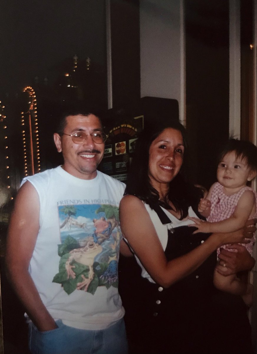 samiwhats's tweet image. officially a college graduate! tbh i never thought i would make it past high school. things were dark for awhile, but i’m feeling rly proud today. #firstgenstudent 🇲🇽♥️🇵🇷