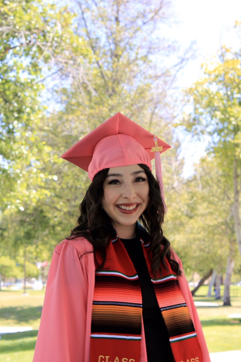 samiwhats's tweet image. officially a college graduate! tbh i never thought i would make it past high school. things were dark for awhile, but i’m feeling rly proud today. #firstgenstudent 🇲🇽♥️🇵🇷