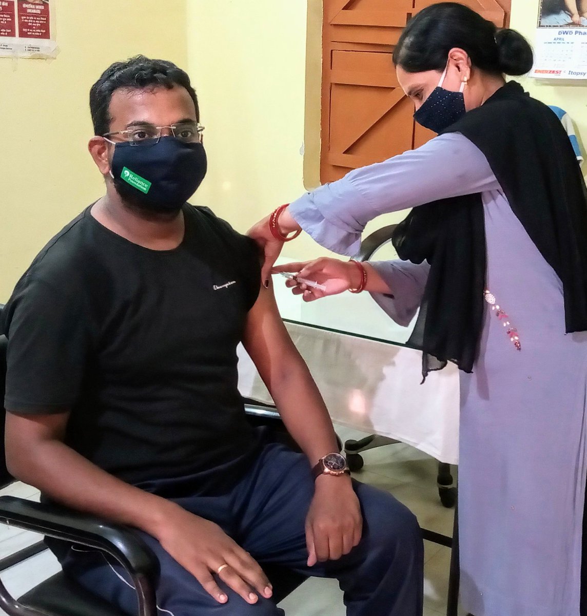 pravinkj23's tweet photo. Advantages of working in a rural setting!  #Igotmy2ndshot #seconddose  #trustscience  #IndiaFightsCorona  #Covishield #CovishieldVaccine 💉💉 https://t.co/qcCMkHXO8T