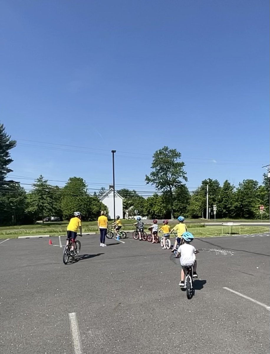 Newtown_Police's tweet photo. The Department’s International Police Mountain Bike Association #IPMBA Bicycle Instructor, Detective Camp had a great time over the weekend as he conducted a #bicyclesafety presentation for Pack 20’s Cub Scout Bike Rodeo. 😎🚲☀️ #besafe https://t.co/QsuBRVOzMr