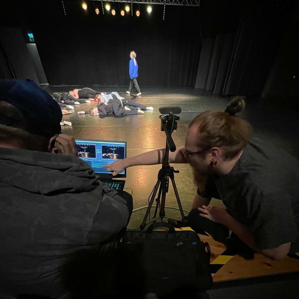 Laitettiin tänään Puijola Juju Dancen tanssistriimi kuntoon👍 Valot, ääni, kamera, käy!🎥😎

#diginatiivit #jujudance #myst1s #striimi