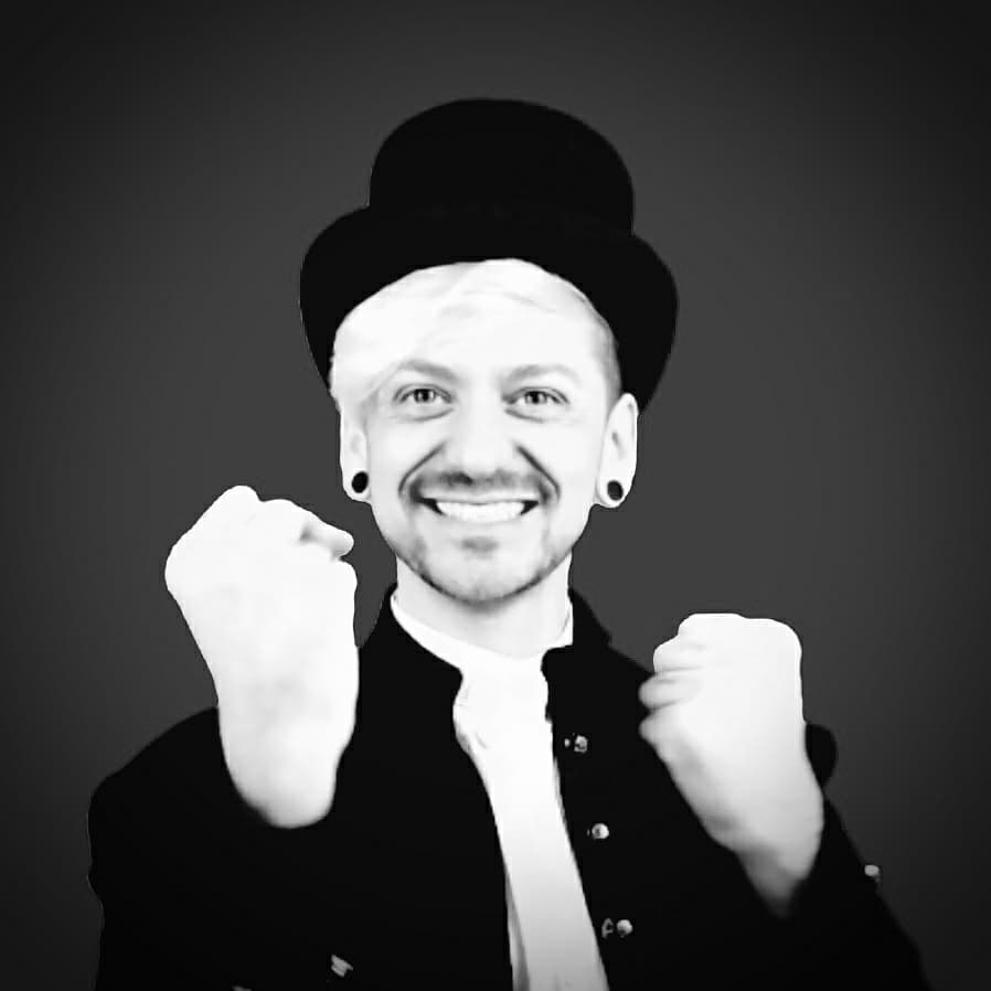 Let's go nerds! Da bekommt man bestimmt das ein oder andere #thumbnail für #anno1800 hin oder? 🤔😁 #shaniatwain #manifeellikeawoman #costume #kostüm #german #youtube #videos #letsplays