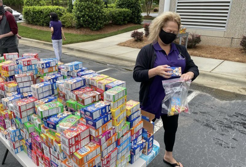 newbpbuddies's tweet photo. Thrilled to be selected for @ExtremeNetworks day of giving. 1200 pre-packed breakfast bags ready to distribute to #hungry children in our #community. Thank you! https://t.co/8ElTR2WVIi