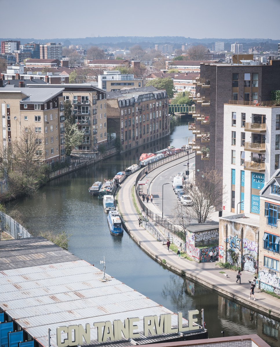 Those views over London's skyline are just waiting for some summer rooftop socials with your new neighbours. Grab your preferred sundowner and bond over what a crazy 12m we've all survived. I'll cheers to that 🥂

📷   <a href="/tobyadamson/">Toby Adamson</a> 
#empressworks #londonskyline #sundowner