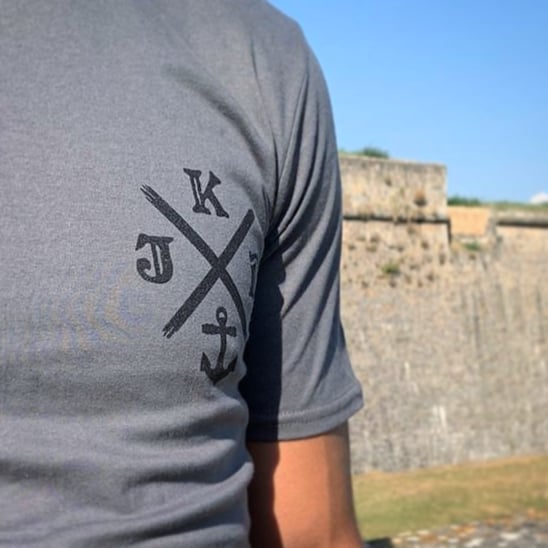 BestiarioShop's tweet photo. Ey! Nos quedan muy pocas camis de los compas de Kijada y están bastante guapas!
Pásate por Vallekas o desde https://t.co/Ap4TJYfSyi te las mandamos a casa.
#kijada #vallekas #bestiarioshop #vk #antifa https://t.co/C3EloLsgL0