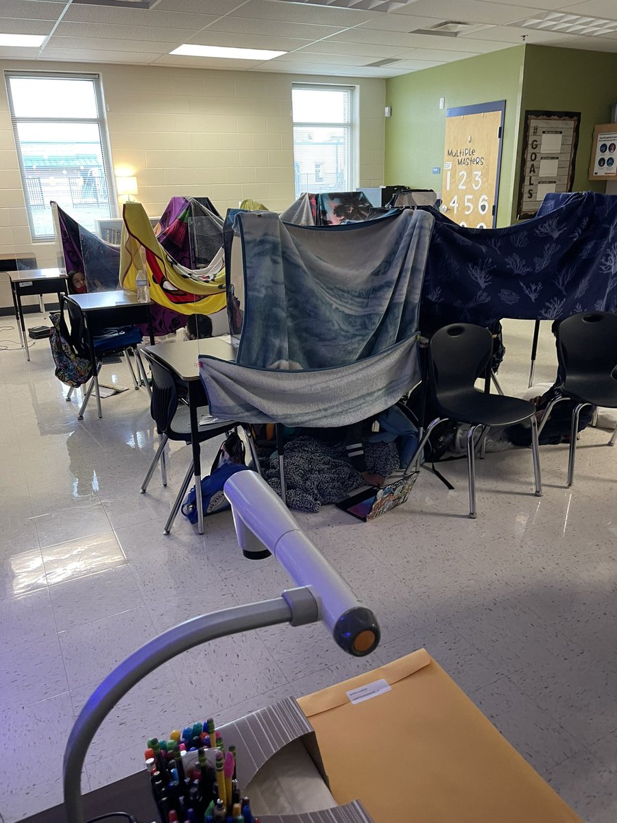 L_Rod1127's tweet photo. Fort Day!!! 7 days till summer break! @NISD @NISDFranklinES https://t.co/anETY3o4Qh