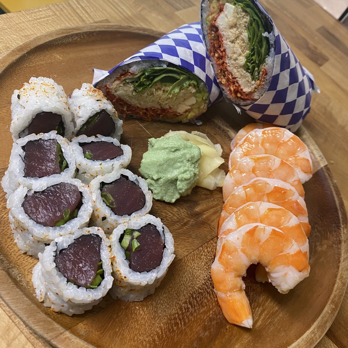 It’s a crummy Monday, but this feel-good sushi platter should brighten things for our friends @commonplacecoffee, here in the Mexican War Streets

And, in case you didn’t know, we roll here every single Monday from 11-2..come on down, grab some caffeine and clean protein ☕️🐟
