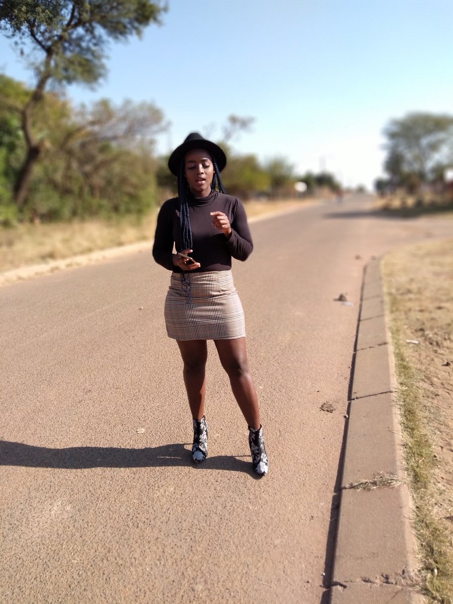 Busi_Lo's tweet image. #makamu
Gwanaka..