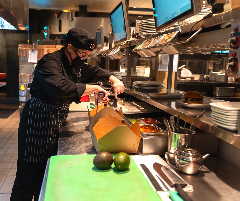 ✨BTS // Behind the line, where the magic happens✨
--
📸 <a href="/only1andywright/">only1andywright</a>
#thebauerkitchen #uptownwaterloo #looeats #kwawesome #explorewr #supportlocal #eatlocal #drinklocal