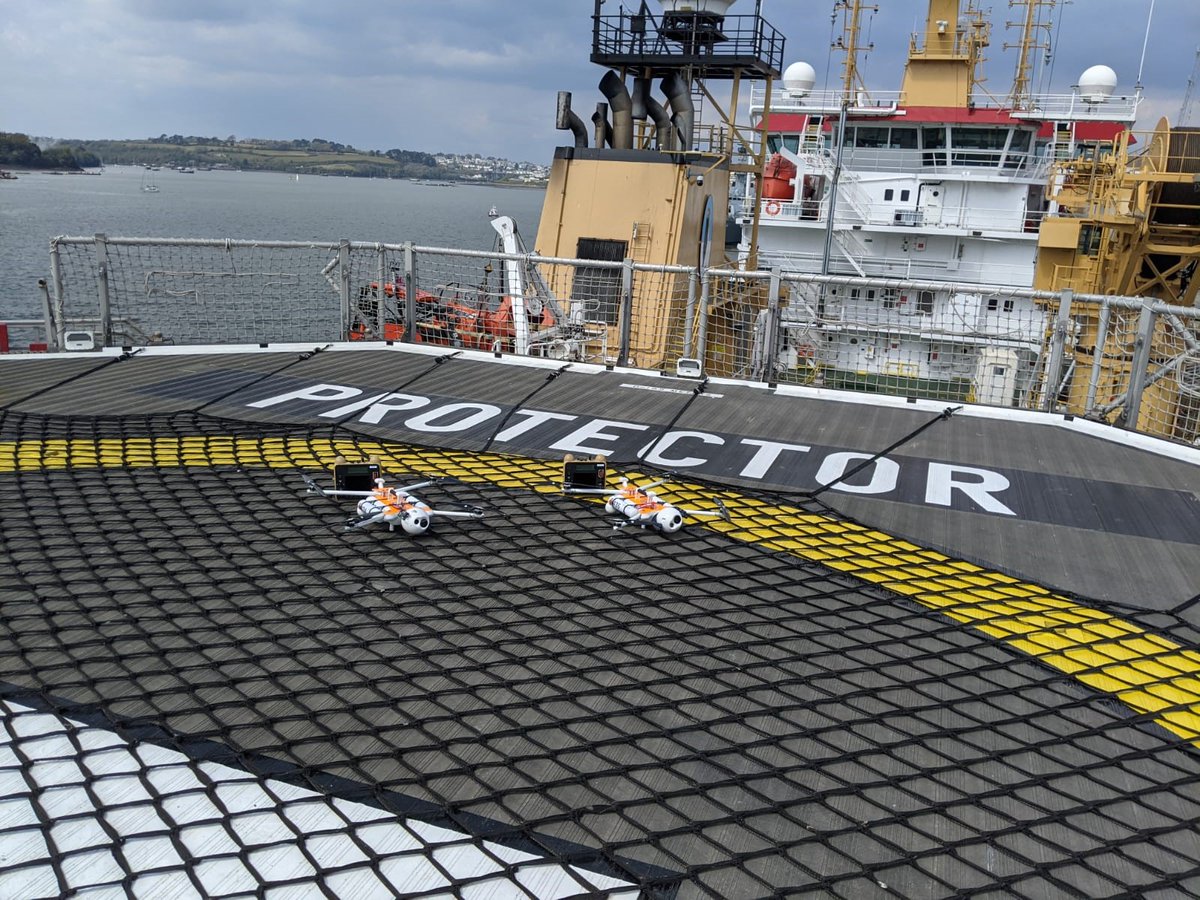 Royal Navy tweet media