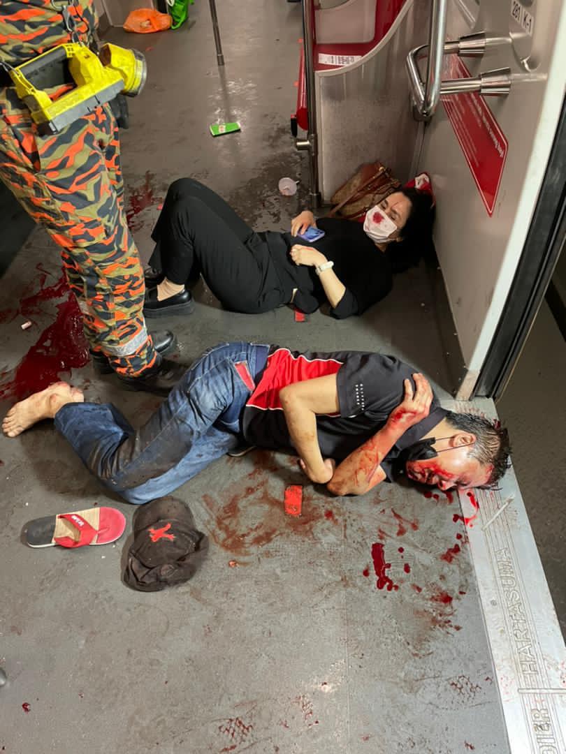 calistalieya's tweet photo. LRT Kelana Jaya accident 👇

1) 1 train full with passengers of 213
2) 166 badly injured while 47 are critical
3) what happened? 👉 2 train collided.
4) One train was carrying passengers at 40km/hour , and the other train only had 1 passenger - the driver at 20km/hour. https://t.co/RlyjbHmjTo