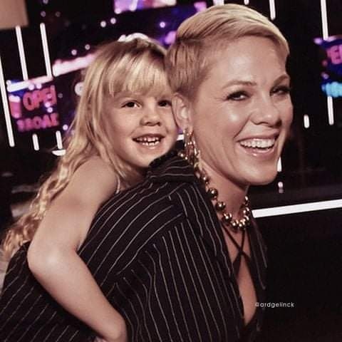 PinkEuropeans's tweet photo. #Repost @ardgelinck The Party Has Started and I Raise My Glass ‘cause tonight I’m gonna watch the P!NK documentary ‘All I Know So Far’ This is So F**kin’ Perfect! 🥂🤩
#pink #aleciamoore #thenandnow #documentary #music #alliknowsofar #hits #singer #artist #icon #pinksplaybacks https://t.co/x05QkoJRrQ