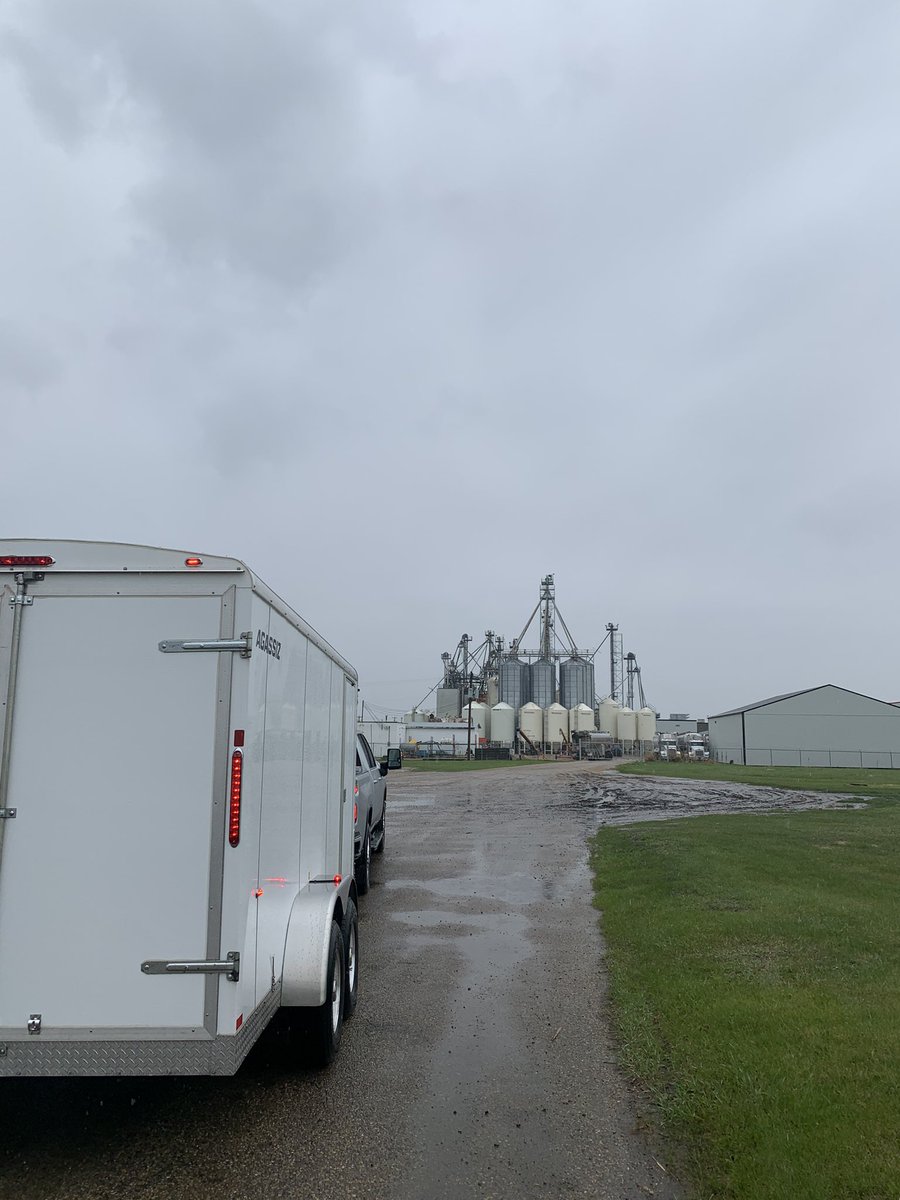 DarcyWags's tweet photo. Another load of piglet creep feed heading for Saskatchewan on this rainy day! Thanks a million to Nancy and Al for help getting me loaded up. Happy holiday Monday to everyone! #WAGS #SKAnimalAg https://t.co/UtTisNBGYN
