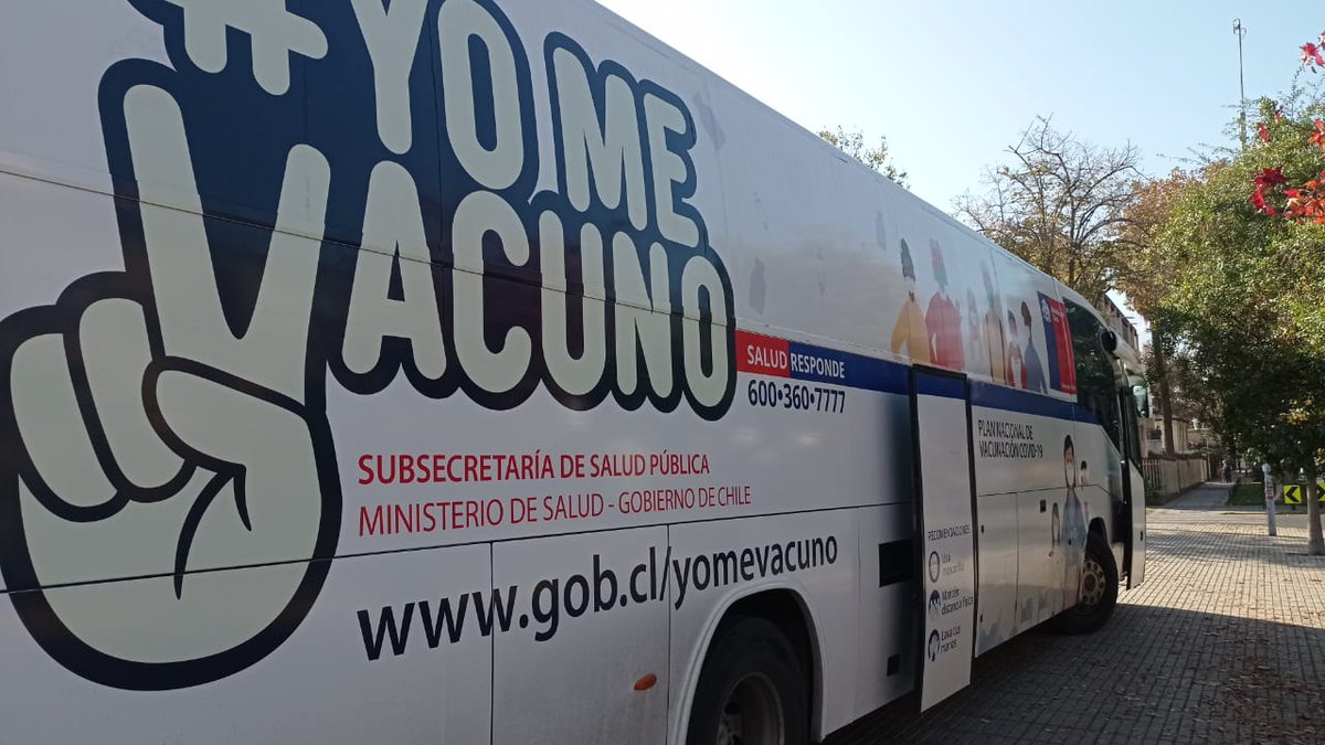 MuniNunoa's tweet photo. Hasta las 16:00 horas -de lunes a viernes- estaremos junto al @ministeriosalud en Plaza Ñuñoa Sur (Por Dublé Almeyda) con un vacunatorio móvil 💉 Solo hay disponibles vacunas de Sinovac.

#YoMeVacuno✌️ https://t.co/QQ7Tza4UDL