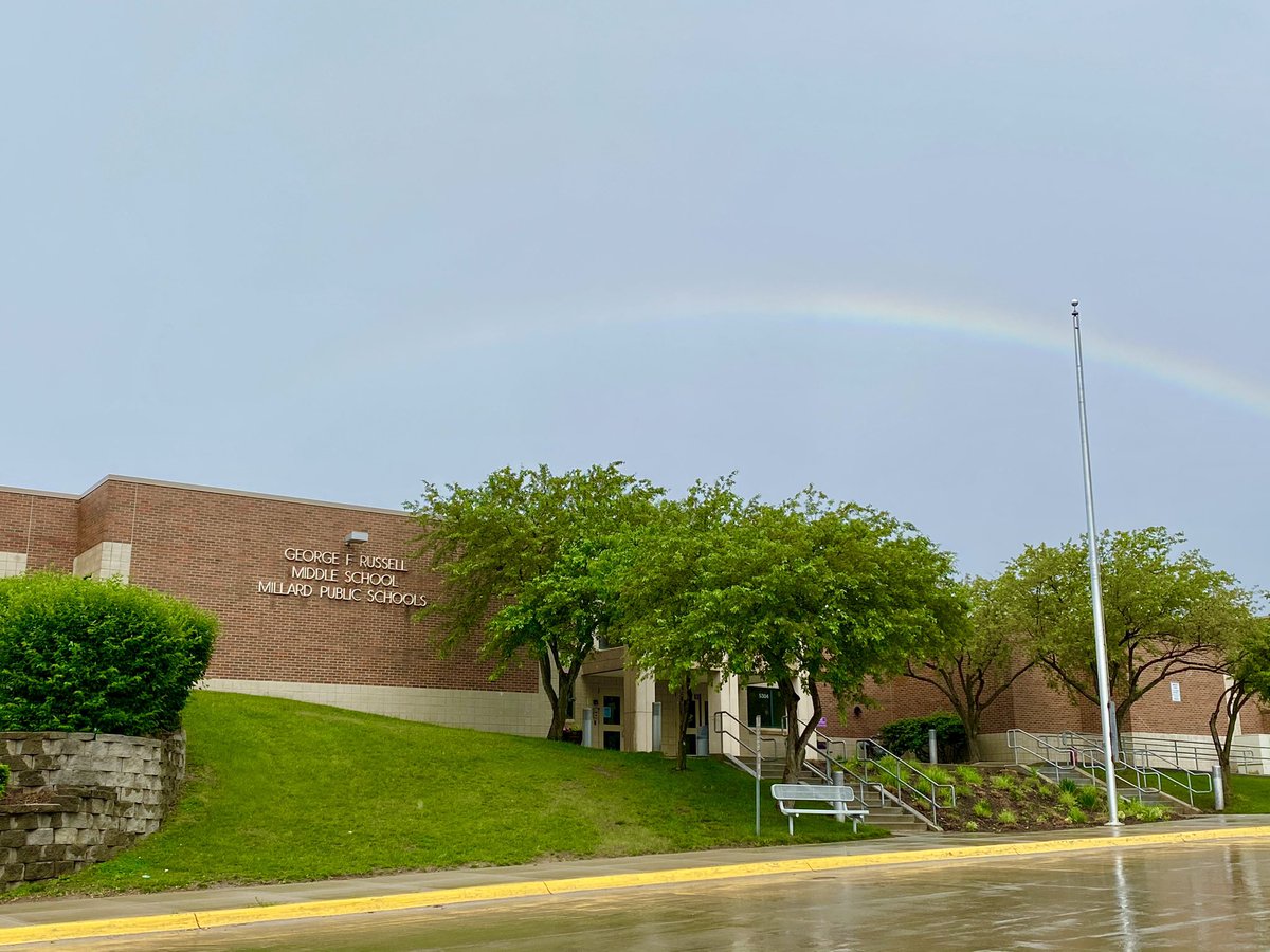 MrsKatieNiemann's tweet photo. What a perfect end to the last teacher day of the year 🌈 After a tough, unpredictable school year, we can all look back and say “WE DID IT.” 

Happy summer!! @mps_russell #proud2bMPS https://t.co/GXxH55YTWt