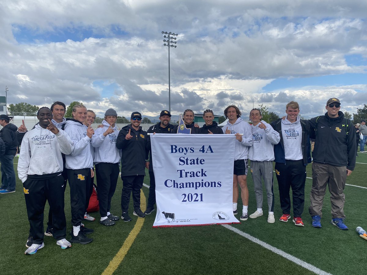 cmartineauCoT's tweet photo. Great weekend watching these @BKKnightsFB players help bring home a state championship in T&F. #GoKnights #FAMILY #dontspecialize #hanginbanners https://t.co/8miNWASNqw