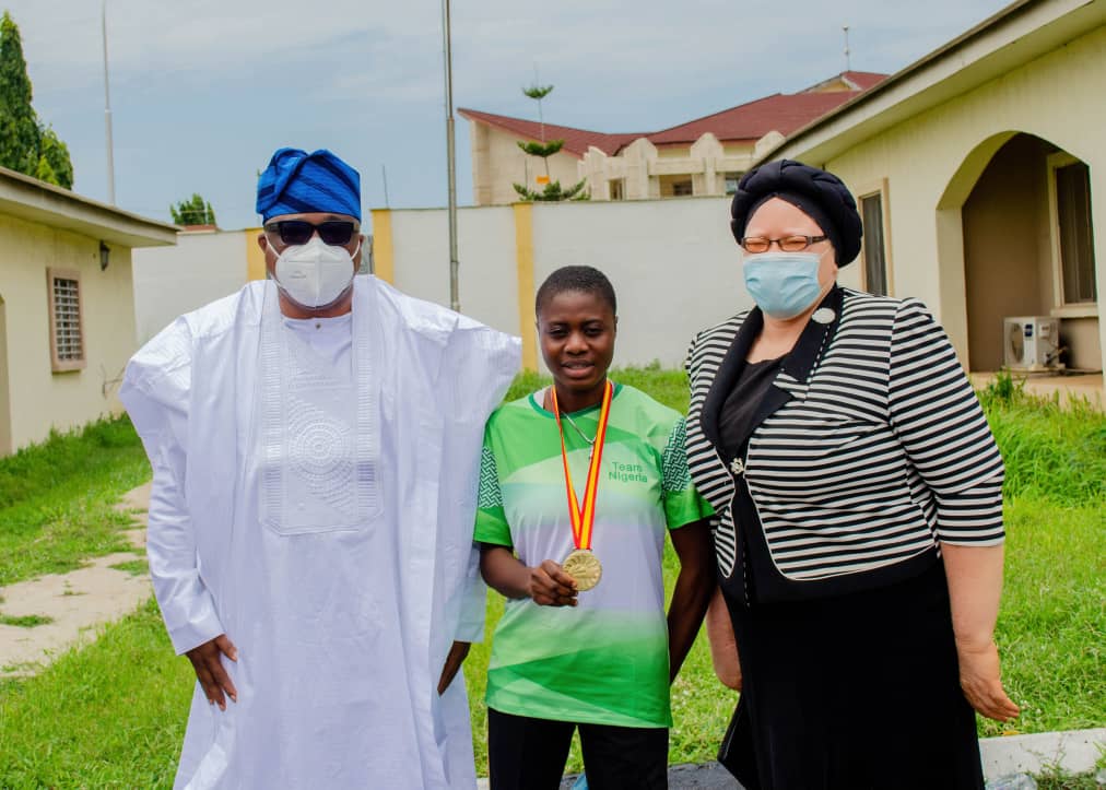 RealAlabiKayode's tweet photo. Today I received the Spain2021 Para-Badminton Gold Medalist, Eniola Bolaji.

Kwara youths are very talented and that is why HE @RealAARahman is puting various programs in place including sports,entrepreneurship,etc in order to get the youths involved in more productive ventures. https://t.co/rW0CEP2lb3