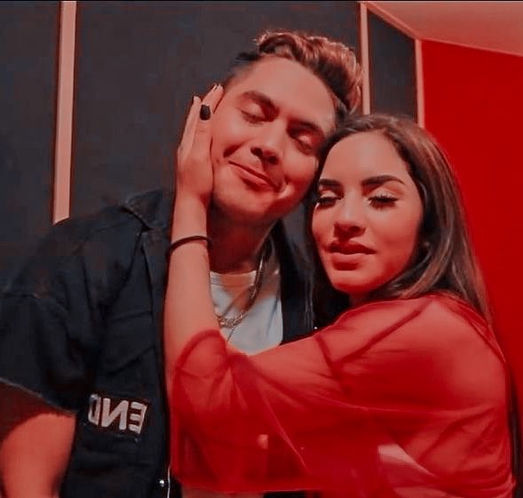 enlajeepeta1's tweet photo. “Si por mi fuera yo vivo toda la vida con Kimberly” 😭🤍 https://t.co/N76A7IuETg