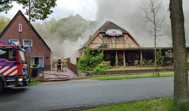 Grote brand in pizzeria Zuidlaren - ..