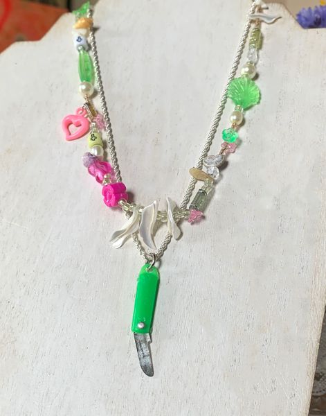 DETROITTRASH's tweet photo. -Colorful Hand Beaded Layered with Neon Green 1970's Vintage Pocket Knife  17 inches long -Mini Pocket Knife is so Cute and tiny and does work. -The pocket knife was actually used as a carnival prize or gum ball prize in the 1970's

$35.00

https://t.co/IkGSR9QGxY https://t.co/q5WdWMzcAQ