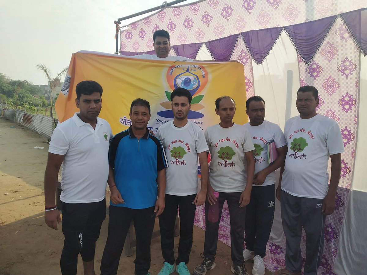 anoopguruji's tweet photo. Time spent among trees is never wasted.
My team_Feel proud.
#Plant_trees
#Save_trees
#Save_environment
#VrikshrakshamanchJaitpur
#SigoofaLive
#Toppersway
@anoopguruji https://t.co/JRk8nHM55E