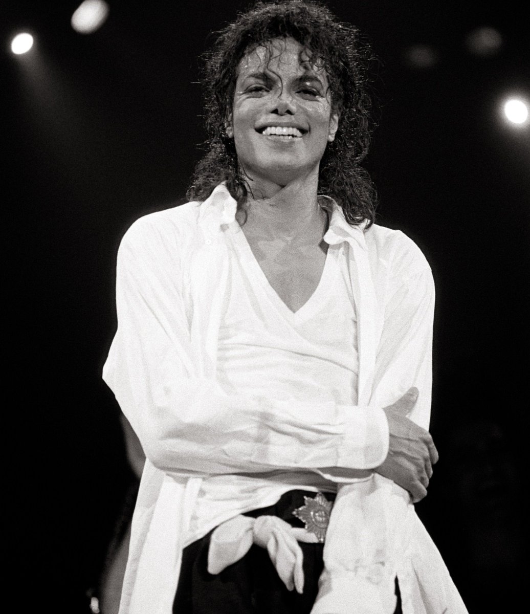 MJChartData's tweet photo. Just a daily reminder that Michael Jackson remains the best selling solo artist of all time. https://t.co/PadxP5rmXF