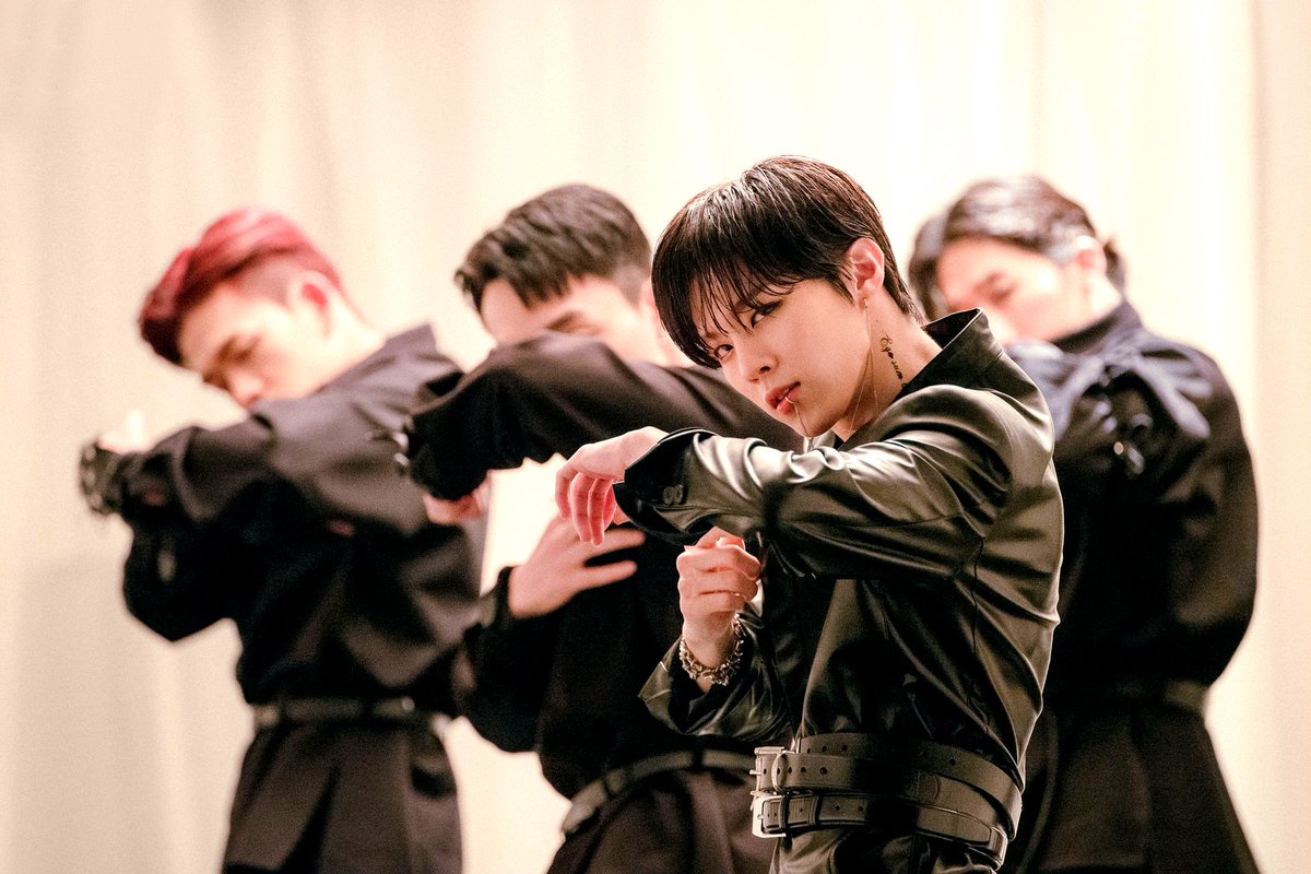 wsbbwolf's tweet photo. #김우석_솔로데뷔1주년_축하해
#KimWooseokSoloDebut1stAnniv 
이렇게 멋진 널 몰라봤다면 큰일날뻔
3집도 대박나고 정규도 대박나자 https://t.co/aSrRNPOwMa