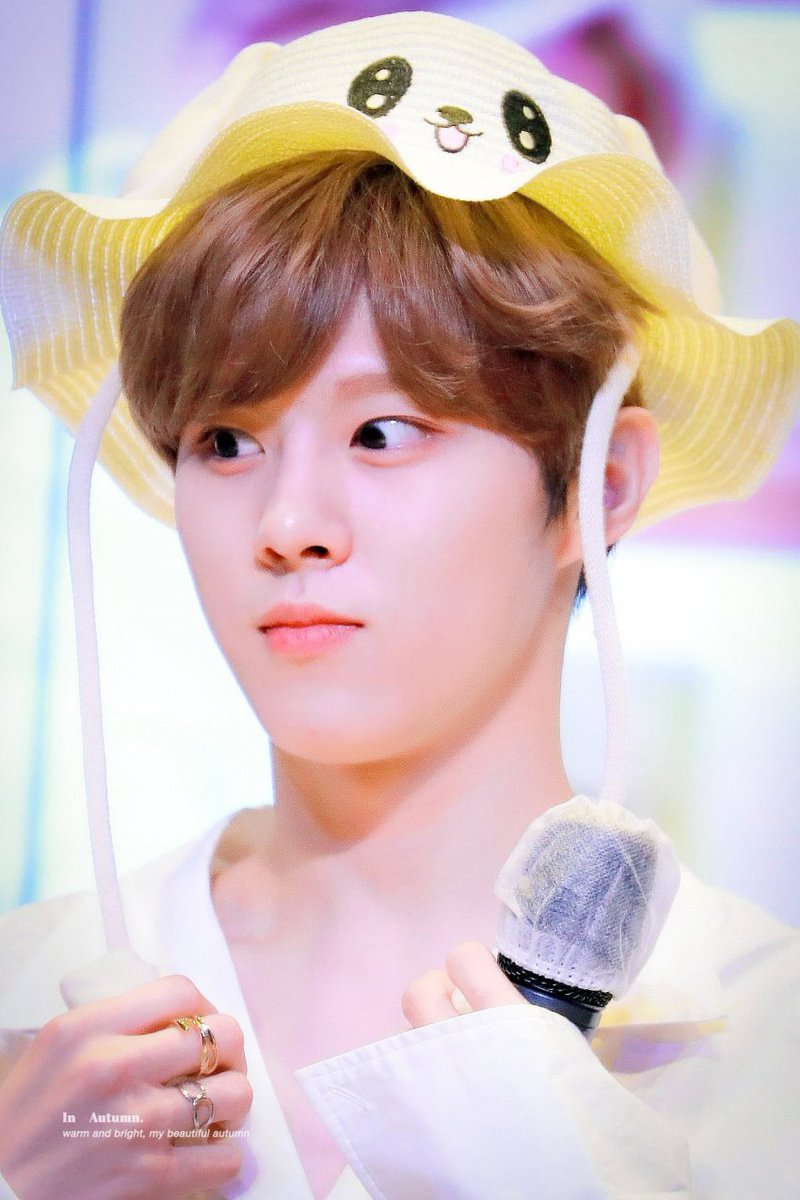 ws1027kws's tweet photo. 나걍김우석인생응원자였는데
#김우석_솔로데뷔1주년_축하해
#KimWooseokSoloDebut1stAnniv
지금은존재자체가너무소중해져버림그러니까책임져라 https://t.co/zd7awOEbAj