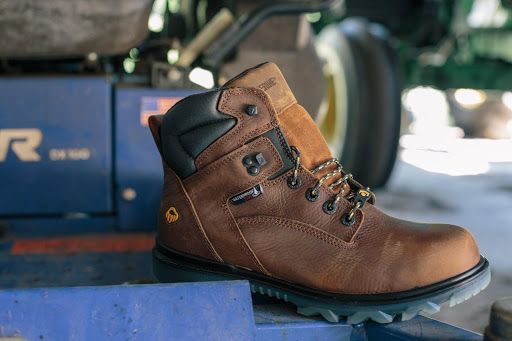 TheBootJackSC's tweet photo. Wolverines are well made for any job. 
#boots #chs https://t.co/aYtkq8FCOw