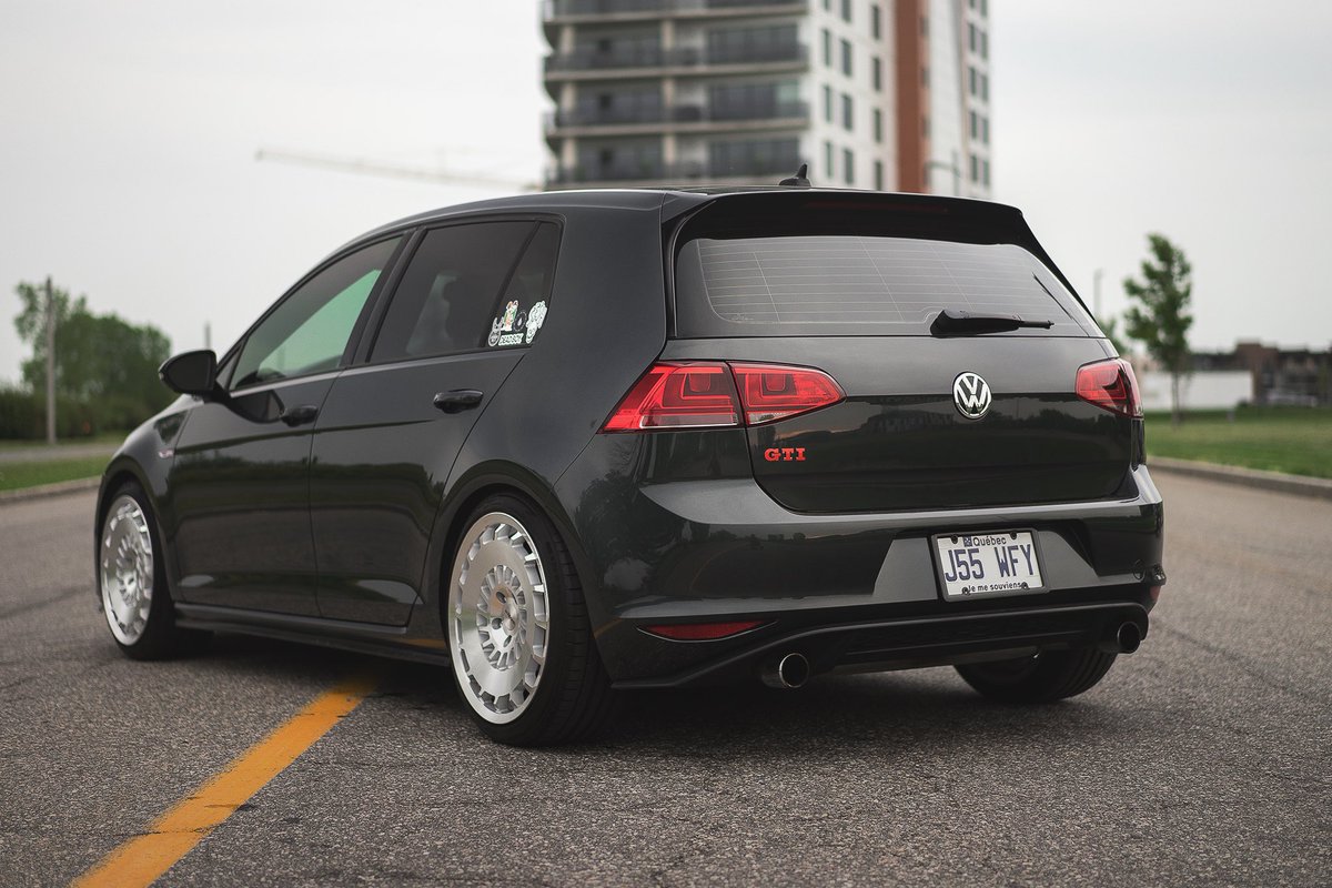 raphdubuc's tweet image. Y’a un gars qui ma offert de shoot des photos de ma voiture pis le résultat me fait encore capoter 🤯🤯