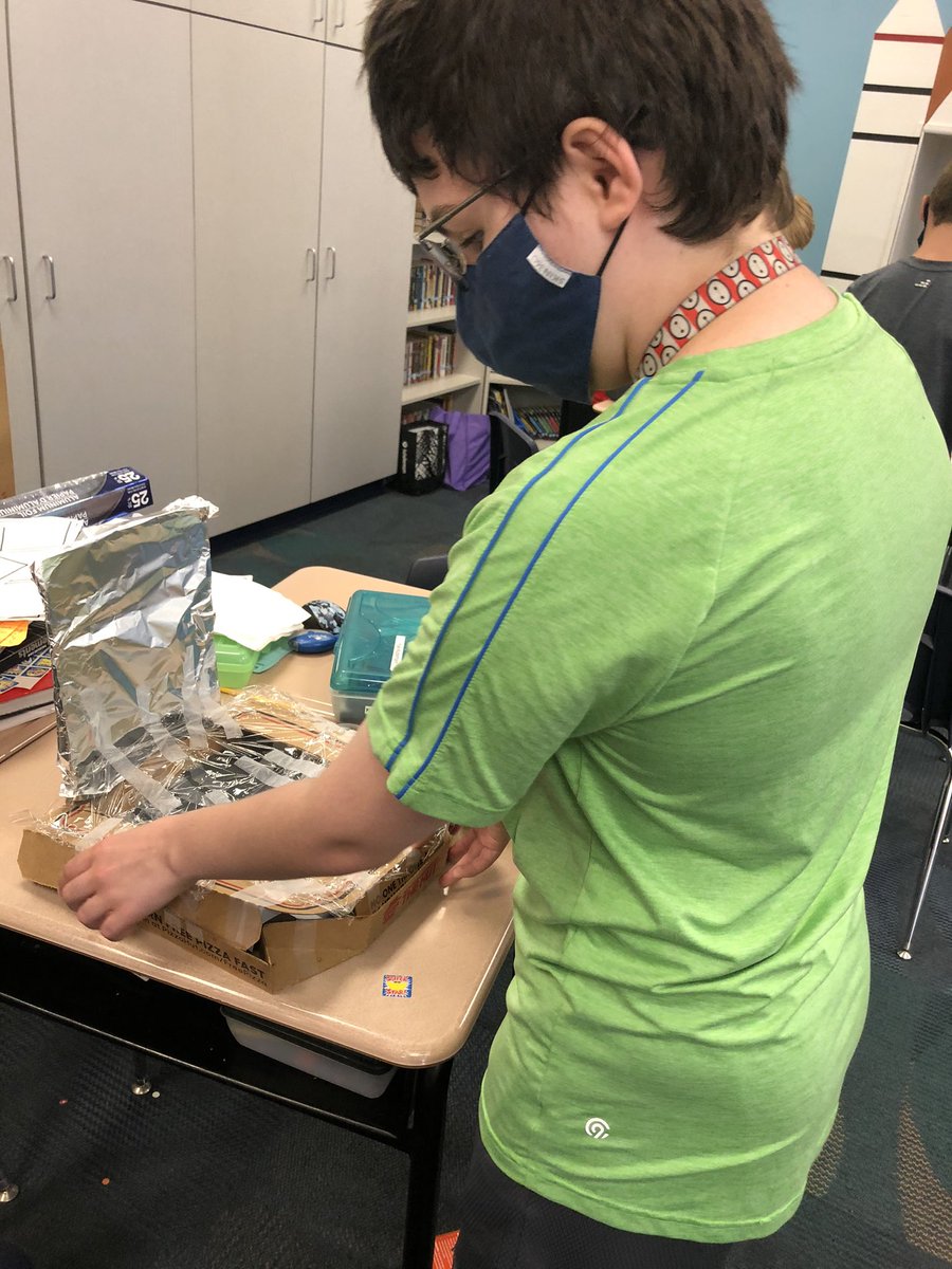 teachROCK_Smith's tweet photo. Building our solar ovens! https://t.co/2OLvKcJtJR