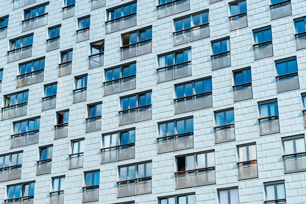energycities's tweet photo. Condominiums represent 40% of housing in 🇪🇺 &amp; are a key concern to achieve the #decarbonisation of our cities. But this requires dedicated strategies &amp; a new regulatory framework! ⚖️ Find out more in this article by @DecarbCityPipes 👉 https://t.co/PgPdWLMPww
#HeatingEU https://t.co/7gPtqYwwI4