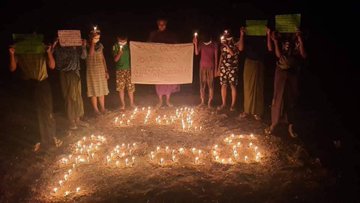 TostevinM's tweet photo. Some of the latest night protests against military rule in Myanmar #WhatsHappeningInMyanmar https://t.co/Flig3fapaf