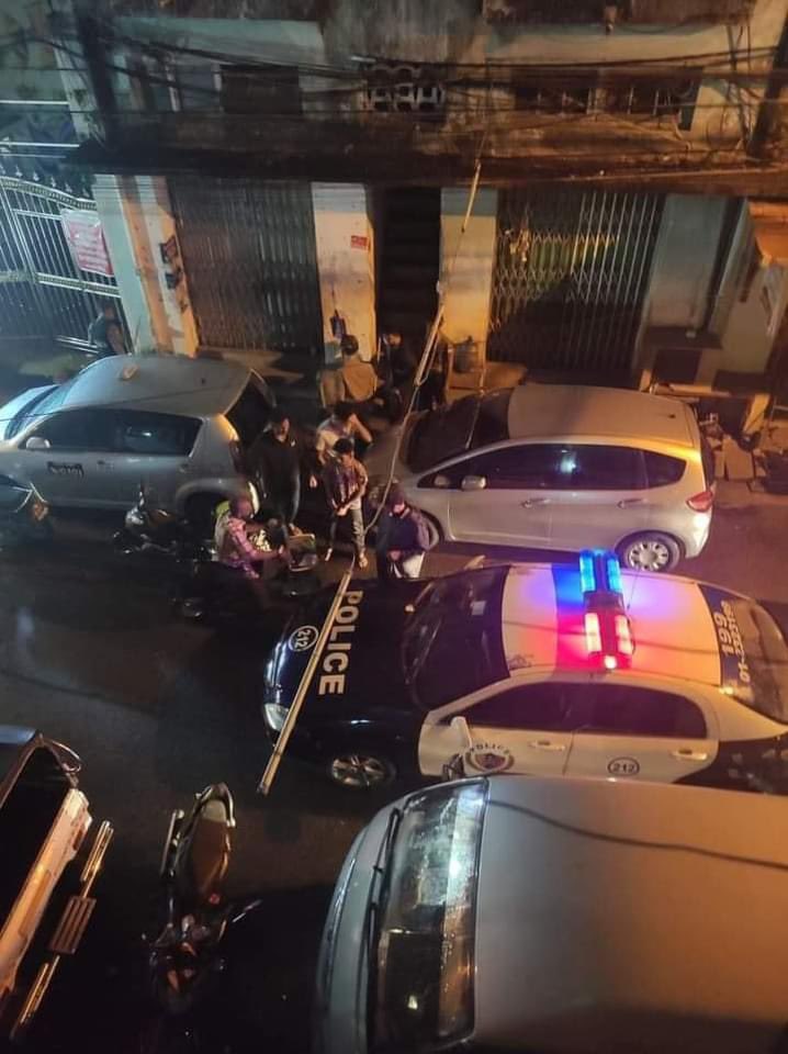 nslwin's tweet photo. PABEDAN, Yangon:

Terrorists (Myanmar security forces) abducted 3 youths from 30th Street (Upper block) just a few mins ago. 

#May24Coup #WhatsHappeningInMyanmar #MilkTeaAlliance https://t.co/pZuUUGVdOC