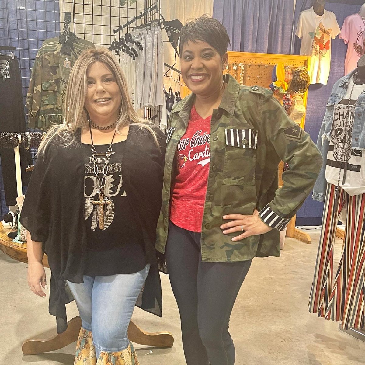 OnairJackie's tweet photo. #ICYMI
#InCaseYouMissedIt
Last week, I did a live shot from the #SouthTexasStateFair at the boutique of Evy Knight, owner of #TwistedGypsy. Please stop@the booth. When you walk inside Ford Park Coliseum, go to the far left near the restrooms. It’s a corner booth on the rt side. https://t.co/T0lO8sL4J7