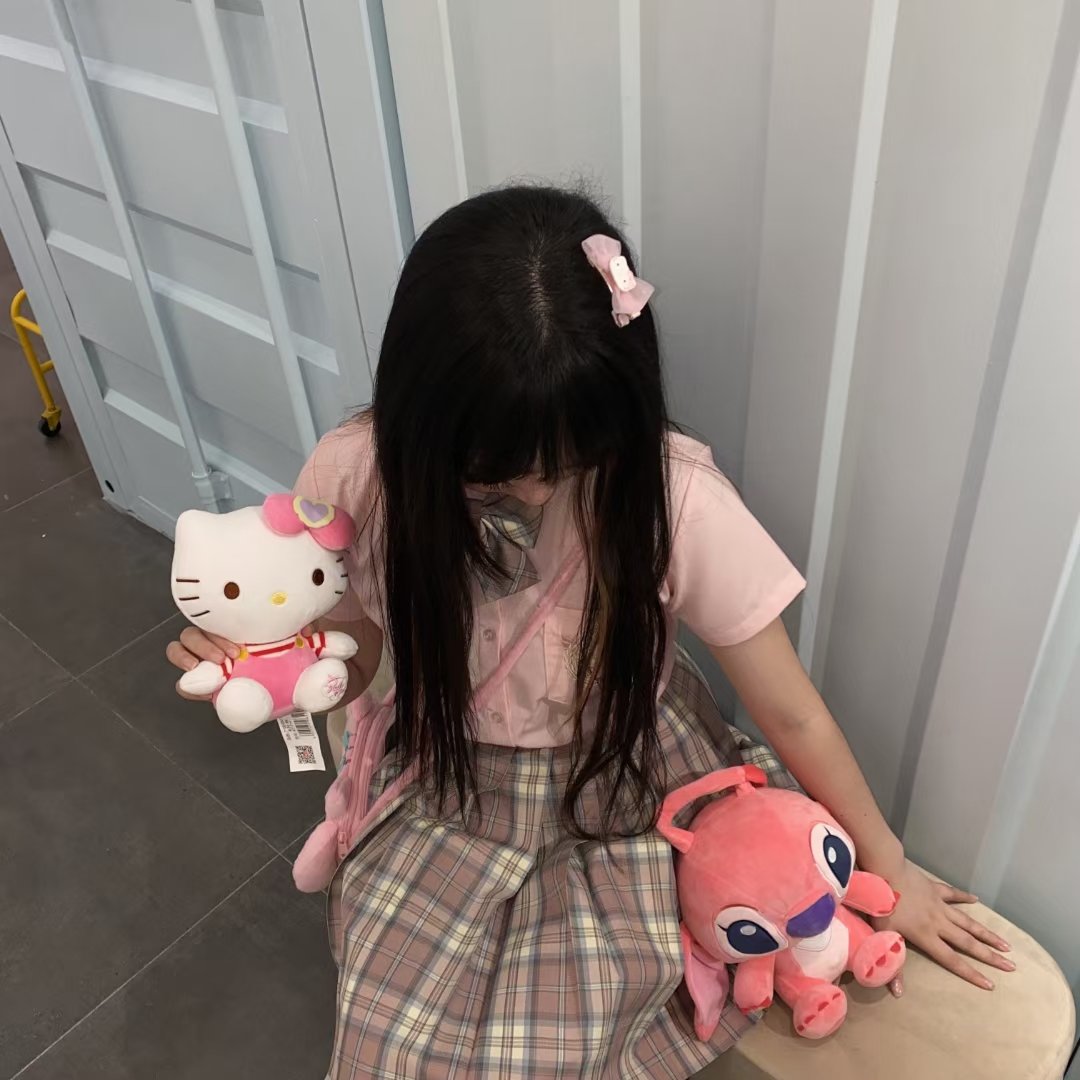 xutingwei62's tweet photo. 🍑 想你的时候月亮都是温柔的☁️💕 https://t.co/uzZOOS3HDw