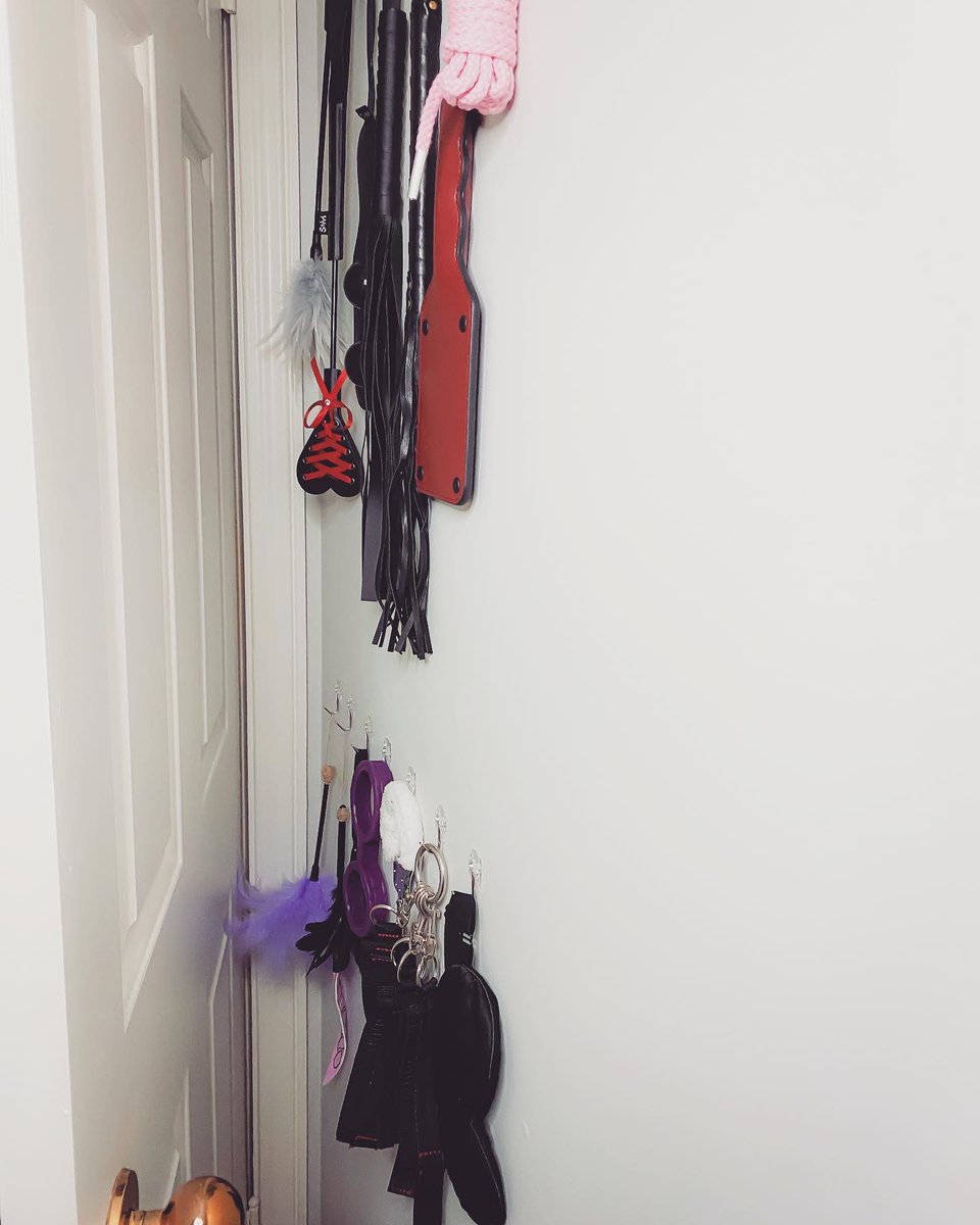 EmmaAus27418832's tweet photo. “Nobody's gonna know." 😏⠀
⠀
"They're gonna know." 😬⠀
⠀
"How would they know?" 😂⠀
⠀
I ran out of room to hang everything, but still - command hooks ftw! 👌😎😂😍⠀
#Commandhooks #bdsm #kink #sexblogger #sexpodcast #naughtysecrets #noonewillknow https://t.co/x9e1zigIAH