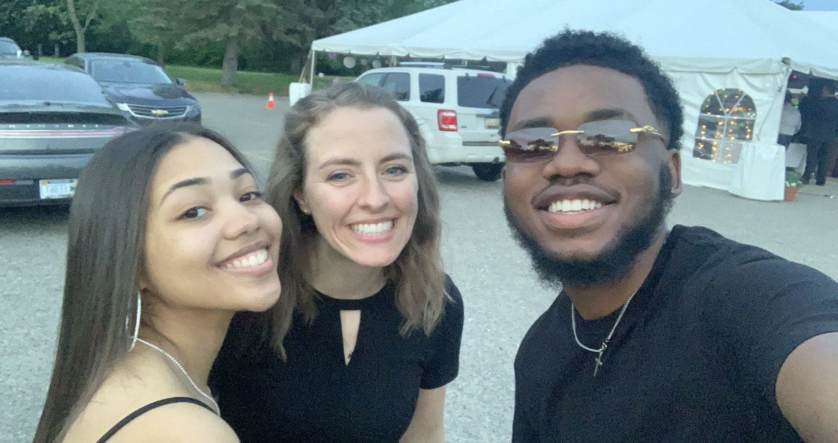 ErinRobinsonSC's tweet photo. Prom 2021 was SO MUCH FUN! I’m going to miss these goons ❤️❤️ https://t.co/f1kT55RmXd
