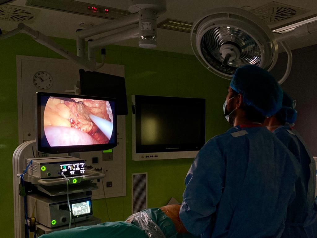 TatianaOlympus's tweet photo. Empezamos la semana con el primer Curso presencial de Cirugía de Colon de la mano de @smoralesconde, Dr. Alarcón y @SebJeri21 con tecnología #ICG combinado con #Thunderbeat
@apozo_surgical
#OlympusIberia #MedicalExpertTraining https://t.co/1Ub1FJKclZ