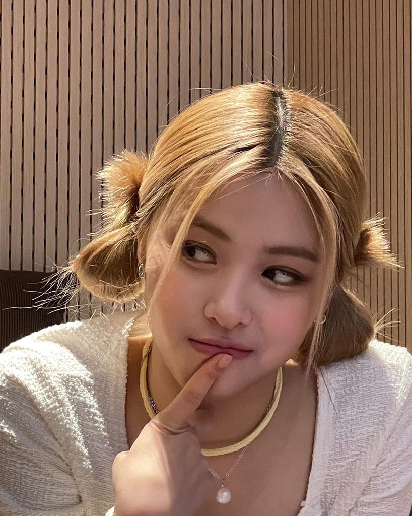 MERCR3APER's tweet photo. ⠀⠀                 𝙐𝙋𝘿𝘼𝙏𝙀¡!

⠀⠀⠀@𝗿𝗼𝗿𝘆𝗺𝗲𝗿𝗰𝘂𝗿𝘆 𝗃𝗎𝗌𝗍 𝗉𝗈𝗌𝗍𝖾𝖽! 

Rory Mercury acting cute. https://t.co/DxDGMQ5HLw