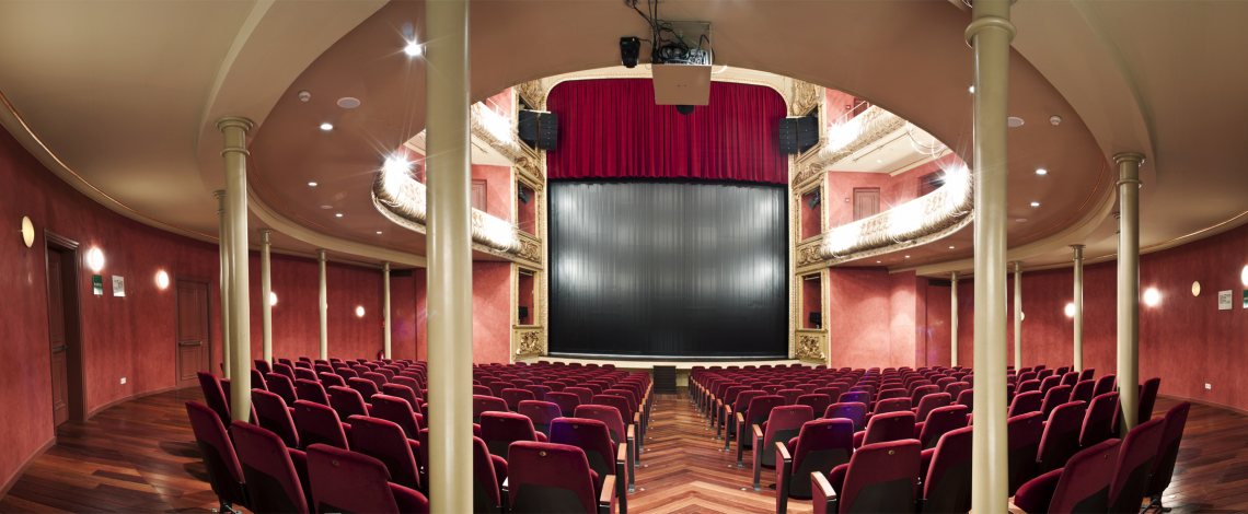 RadioSabadell's tweet photo. Avui, al #NotíciesVespre, 19h

🔺 Els promotors culturals consideren incomplatible l'ampliació d'aforament amb la distància de seguretat
🔺 @teatredelsol, clausurat a l'espera d'una inspecció
🔺 @CESabadell s'enfronta avui a @SDP_1922

📻 94.6 fm
▶️ https://t.co/3gfxpIyXef https://t.co/eTl8qKY5vz